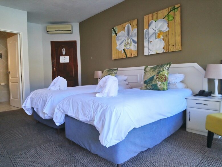 Elephant Lake Hotel