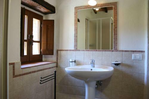 Piegaio Basso Villa Sleeps 16 Pool Wifi