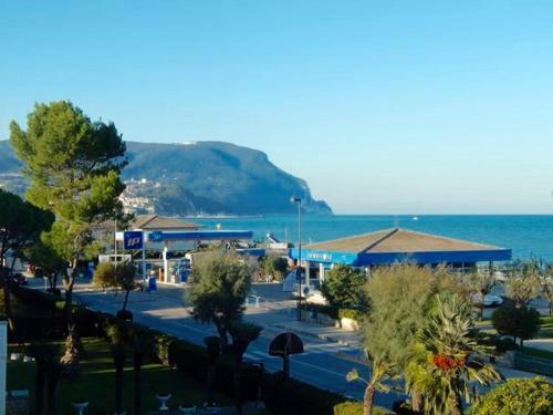 Apartamento M01 - Marcelli, Trilocale Fronte Mare
