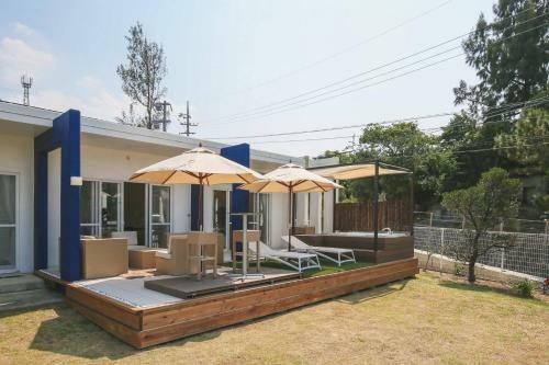 Hermit Hills Apartment In Okinawa Colors