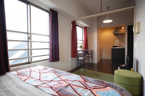 Yakuin Apartment 911