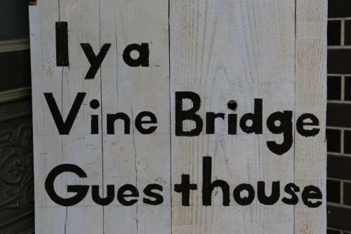 Hostal Iya Vine Bridge Guest House