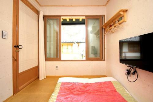 Hostal Sarangnamoo Hanok Guesthouse