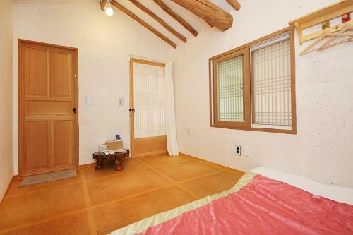 Hostal Sarangnamoo Hanok Guesthouse