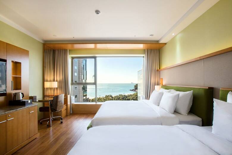 Baymond Hotel