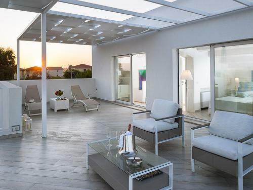 Enchanting Sea-facing Villa In Sicily, Italy