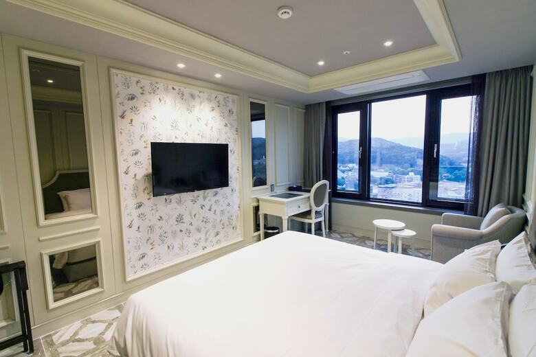 Golden Tulip Ever Yongin Hotel