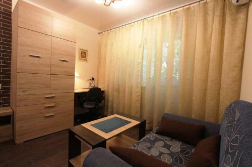 Nadezhda Apartments Near Circus