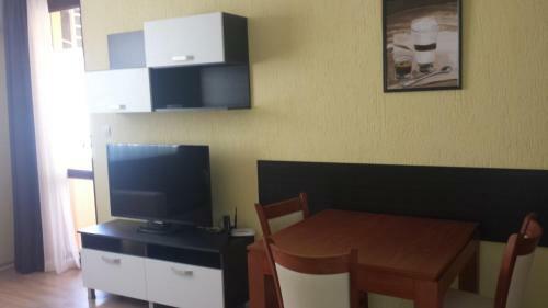 Yana Apartments
