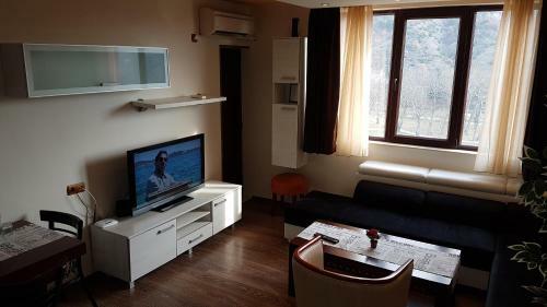 Yana Apartments