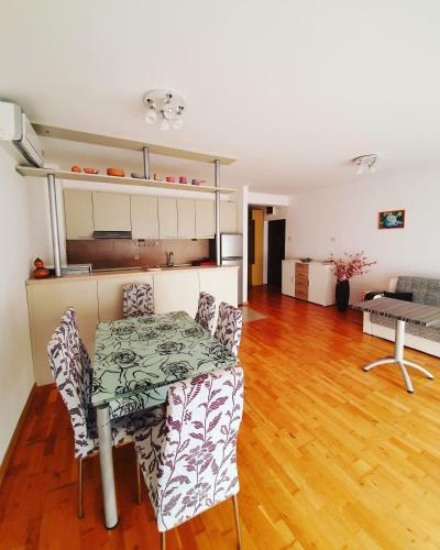 Leea Apartments