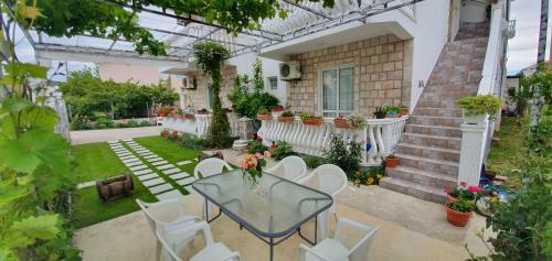 Hostal Apartments Cota Guesthouse