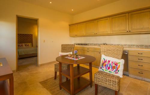 Luxurious Golf Getaway For 14, Villa De Los Faros