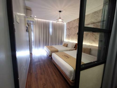Iconic Suites & Pods Hotel