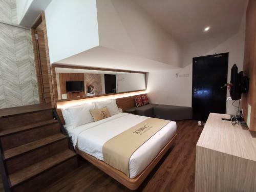 Iconic Suites & Pods Hotel