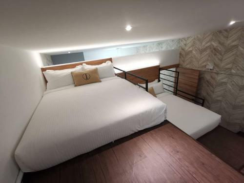Iconic Suites & Pods Hotel