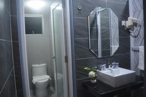 Iconic Suites & Pods Hotel
