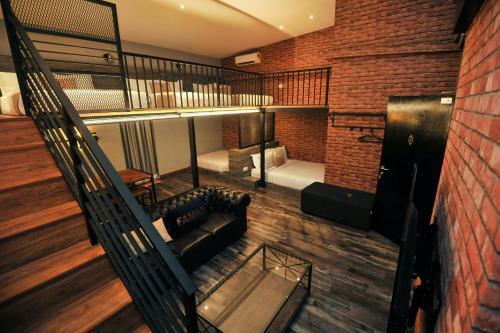Iconic Suites & Pods Hotel