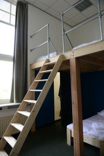 Hostel Roots