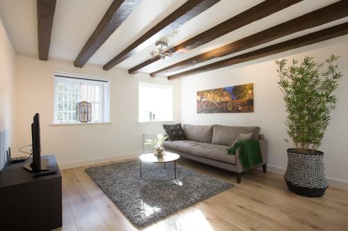 Canal Garden Apartments I By Vgw