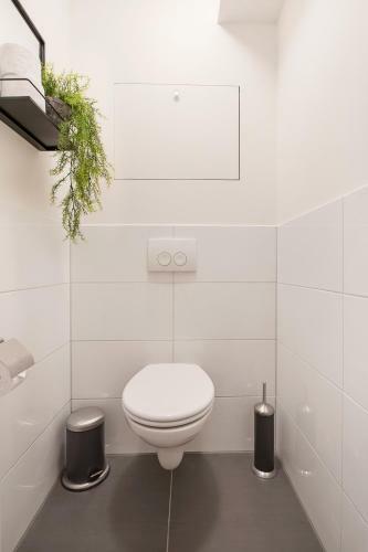Canal Garden Apartments I By Vgw