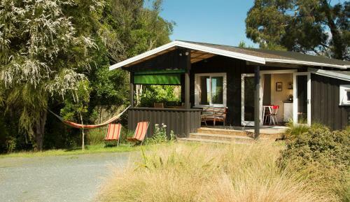 The Apple Pickers' Cottages At Matahua