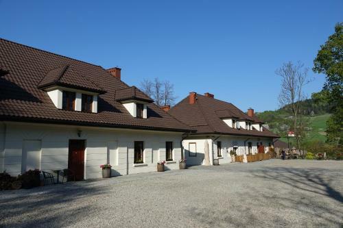 Hotel Go?ciniec Dworski W Ropie