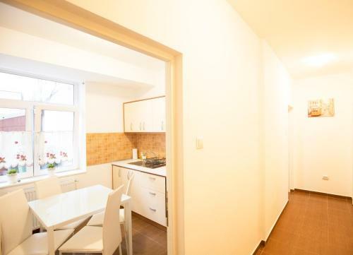Sunny Old Town Apartment Brasov