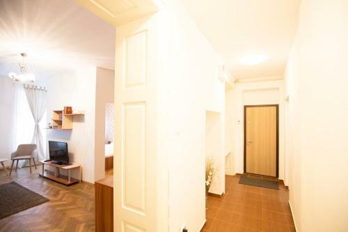 Sunny Old Town Apartment Brasov