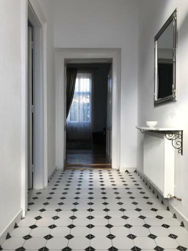 Old Town Central Apartament