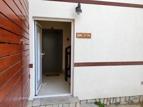 Apartment 6/33 (kraljevi Cardaci)