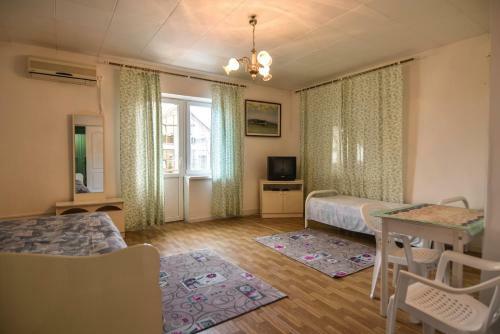 Hostal Guest House "golubaya Laguna"