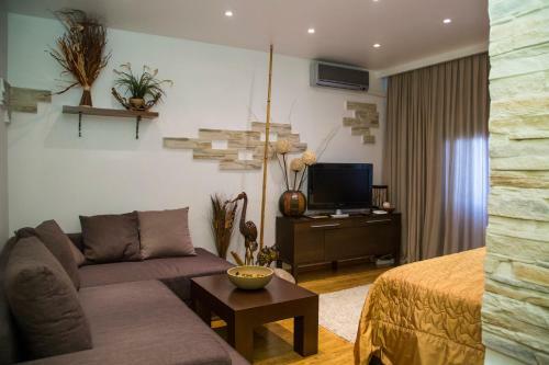 Apartment On Vesny, 7a By Krasstalker