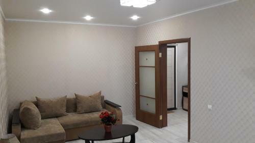Apartment On Prospekt Vyacheslava Klykova 78