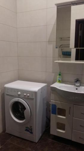 Apartment On Ulitsa Roz 115 / 1
