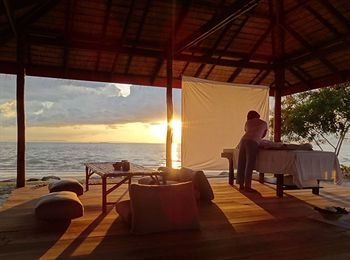 Hotel Mango Beach Resort