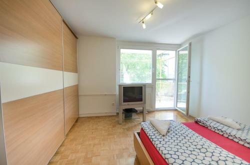 Apartment Near The Train Station