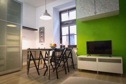 Pretty & Modern Apartment By The River