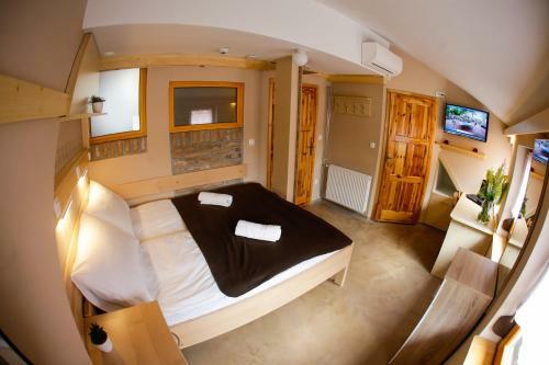 Bed & Breakfast De?ela Okusov