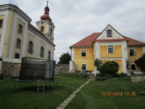 Hostal Fara Choustn�kovo Hradi?t?