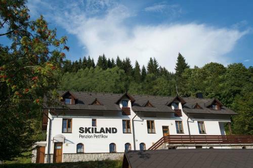 Hostal Penzion Skiland Pet?�kov
