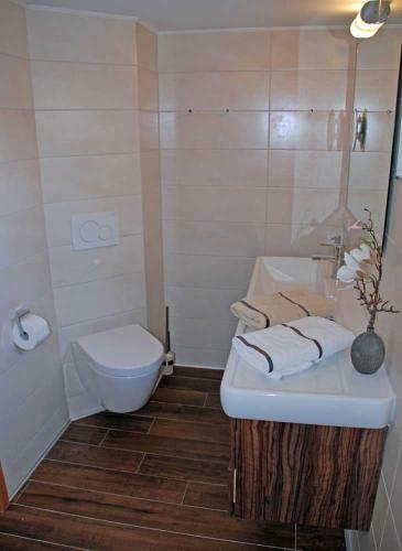 Apartamento Ferienappartements Unterm Reetdach