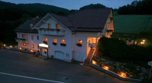 Hostal Landpension & Gasthaus Monika