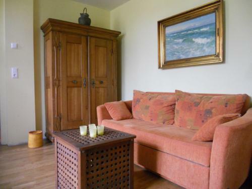 Vintage Mansion Near Lake In Warnow