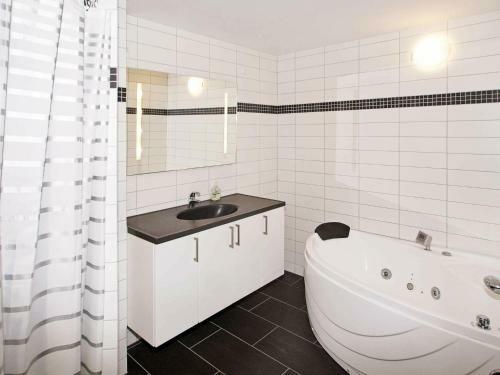 Apartamento Holiday Home Kirkeh�jvej II