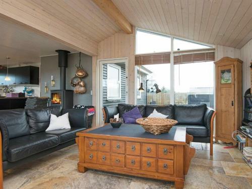 Two-bedroom Holiday Home In Henne 11
