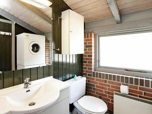 Three-bedroom Holiday Home In Henne 13