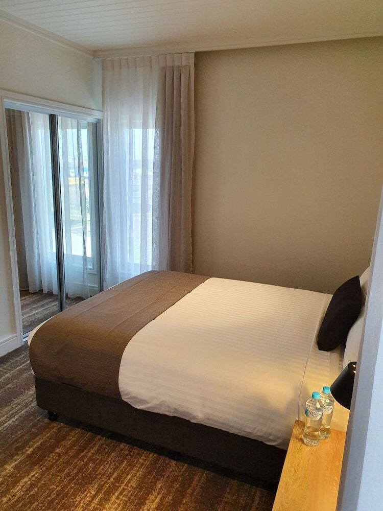Porter's Plainland Hotel