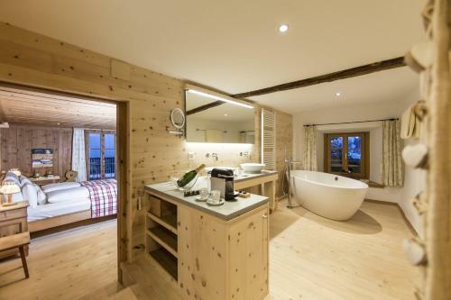 Relais & Ch�teaux In Lain Hotel Cadonau