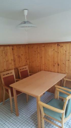 Hostal Pension Citytravel Preussisch Str�hen
